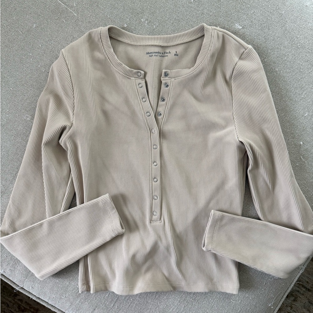 Abercrombie & Fitch Tan Long Sleeve Henley 3/4 Button Down Long Sleeve